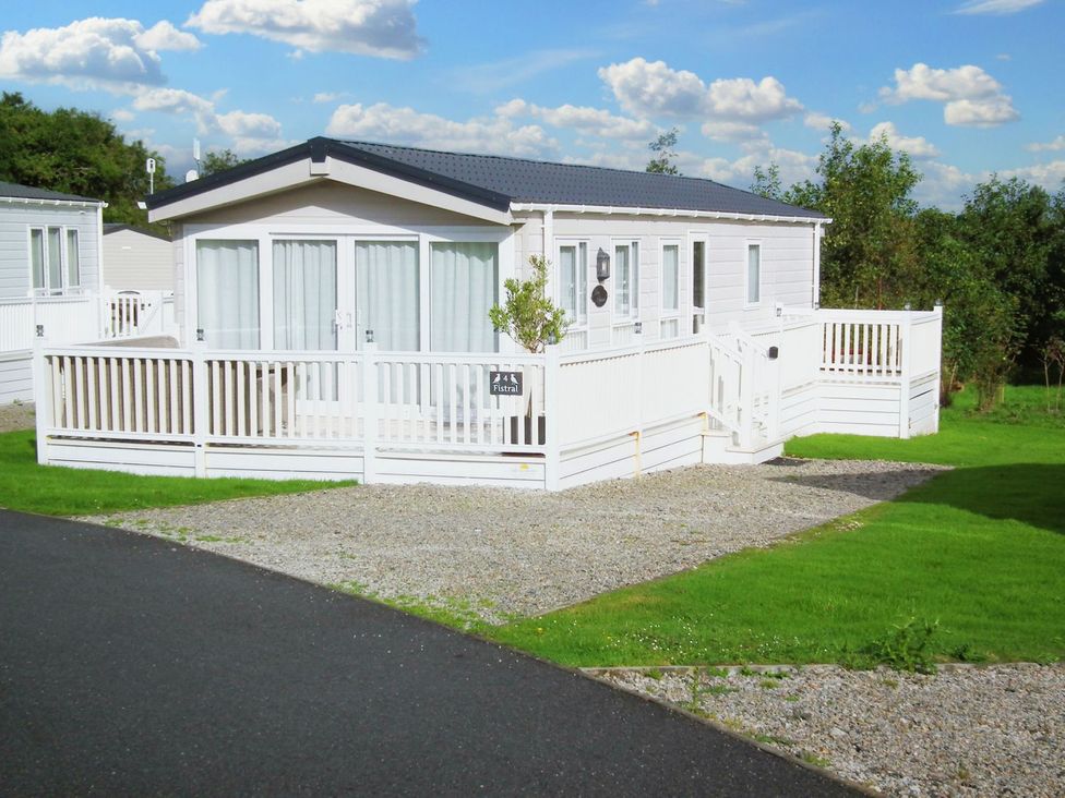 A house with a deck and ramp at No. 4 Fistral in Newquay