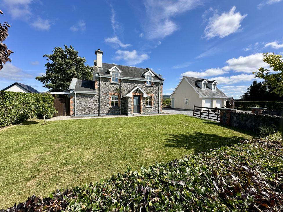 A house with a garden and trees at Seeview in Charleville