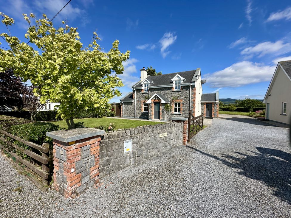 A house with a gravel driveway and tree at Seeview in Charleville