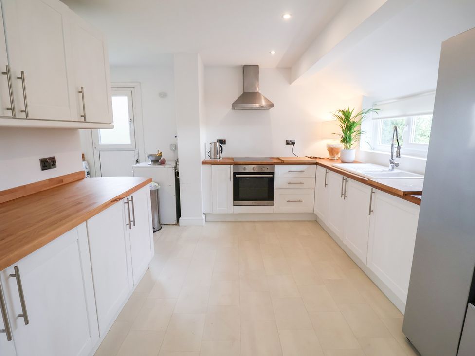 A kitchen with cabinets and appliances at Three Ways South Lopham near Garboldisham