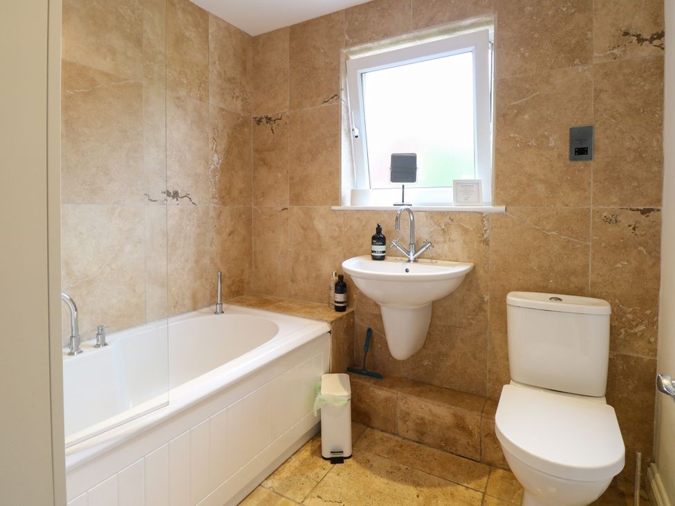 A bathroom with bathtub and sink at Three Ways in South Lopham near Garboldisham
