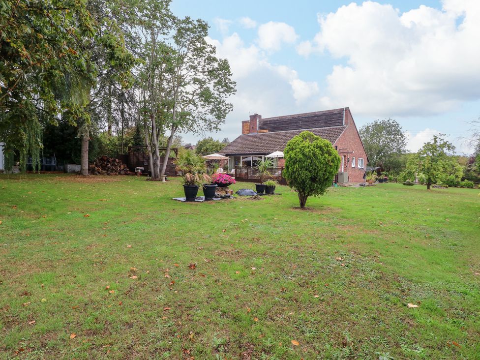 A garden with a house and trees at Three Ways South Lopham near Garboldisham