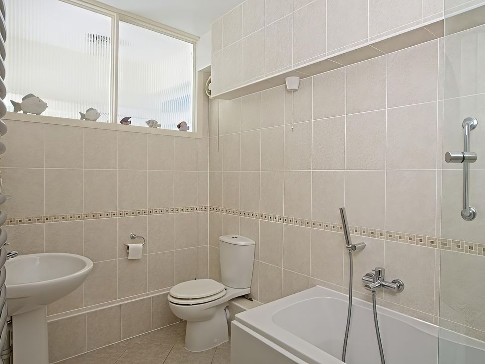 A bathroom with a toilet and washbasin at 4 Ringrone Salcombe