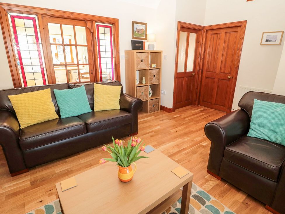 A living room with sofas and a coffee table at Cygnet Cottage in Berwick-upon-Tweed