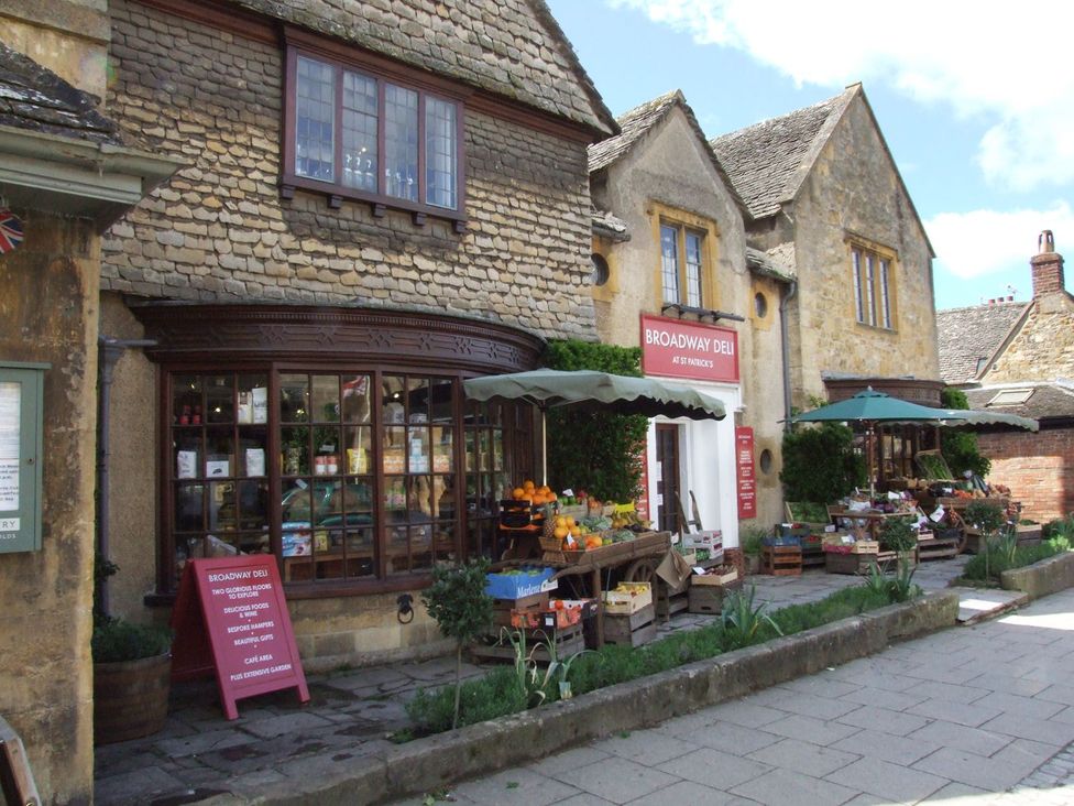 An outdoor deli shop with fruit and vegetable displays at Glencoe Cottage in Broadway