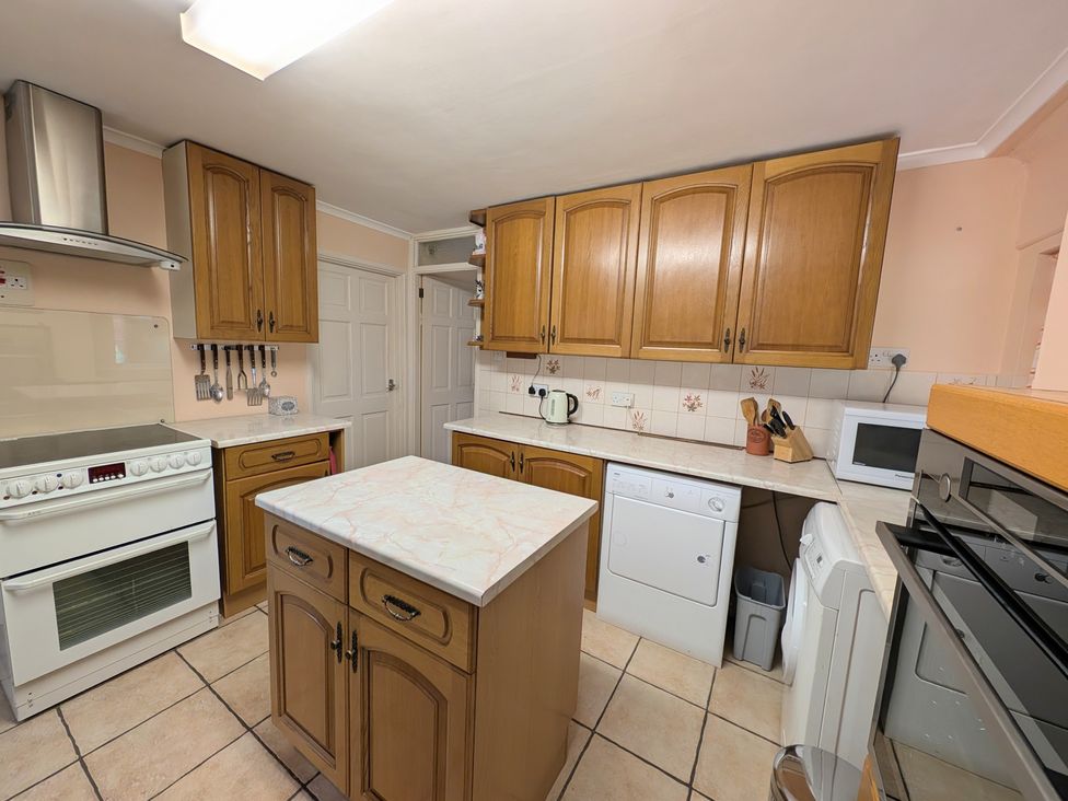A kitchen with cabinets and appliances at Roslyn in Romsey