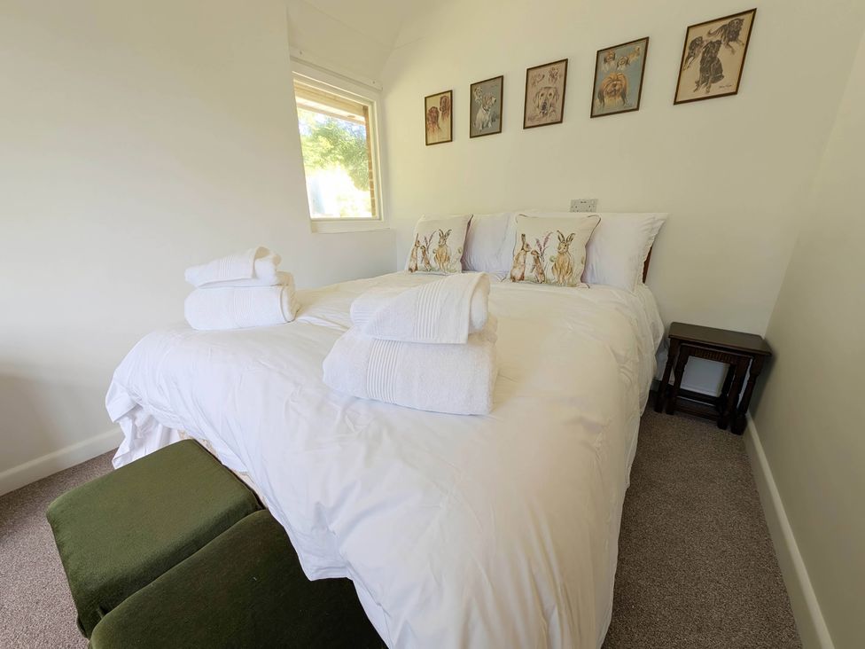 A bedroom with a bed and wall art at Roslyn in Romsey