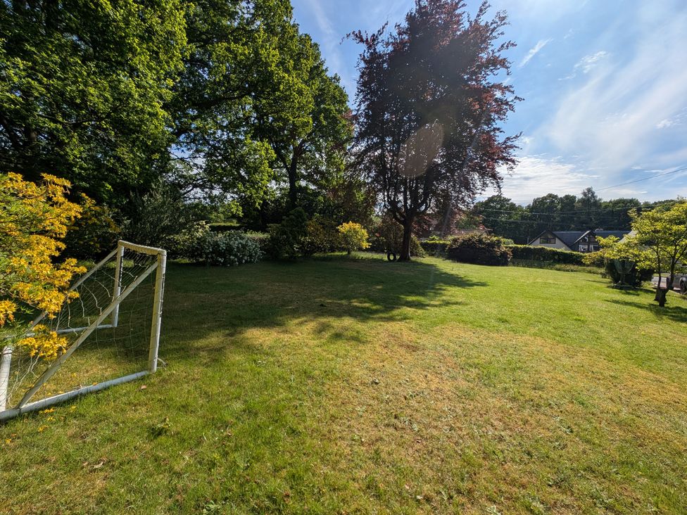 A garden with a goal and various trees at Roslyn in Romsey