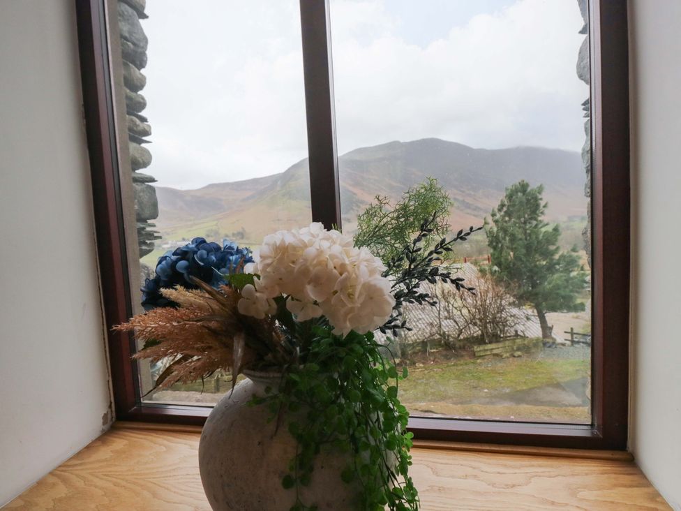 A window with a vase of flowers at Newlands Fell Cottage Newlands near Keswick
