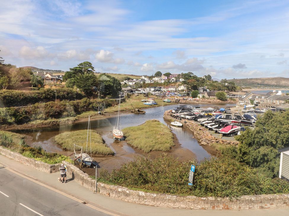 A view of a marina with boats and houses at Flat 1 