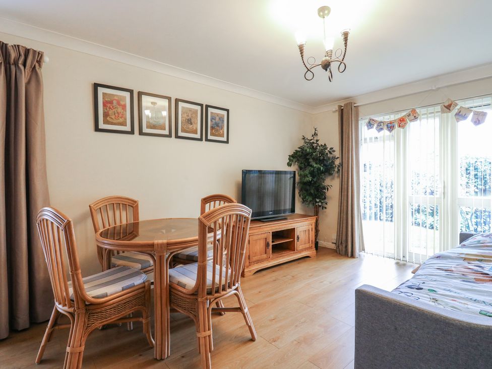 A dining room with a table and chairs at Wizard's Hideaway in Watford