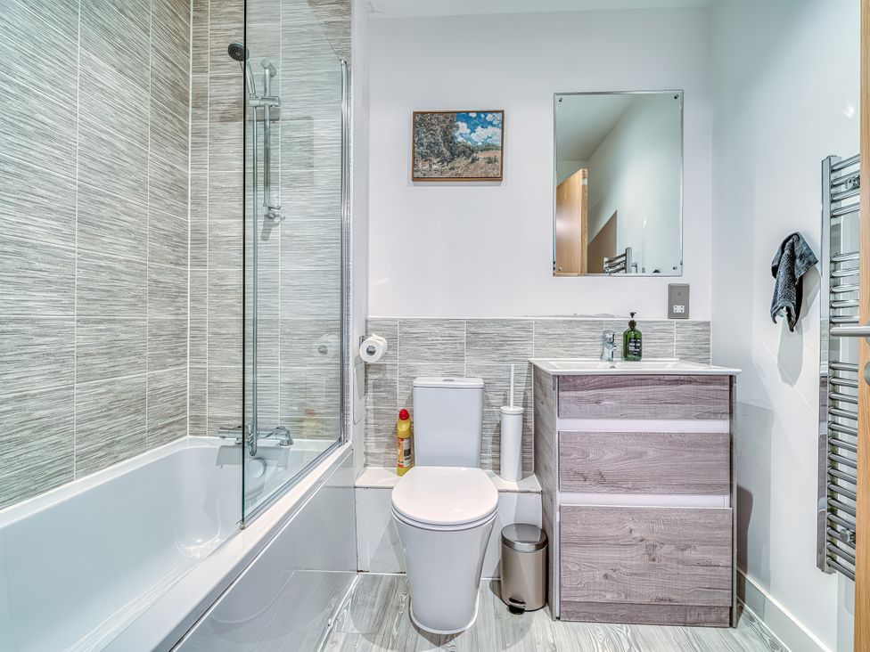 A bathroom with a bathtub and toilet at Apartment 422 in Manchester