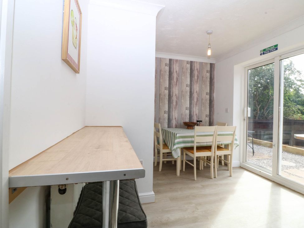 A dining room with a table and chairs at Meadow View in Kinmel Bay