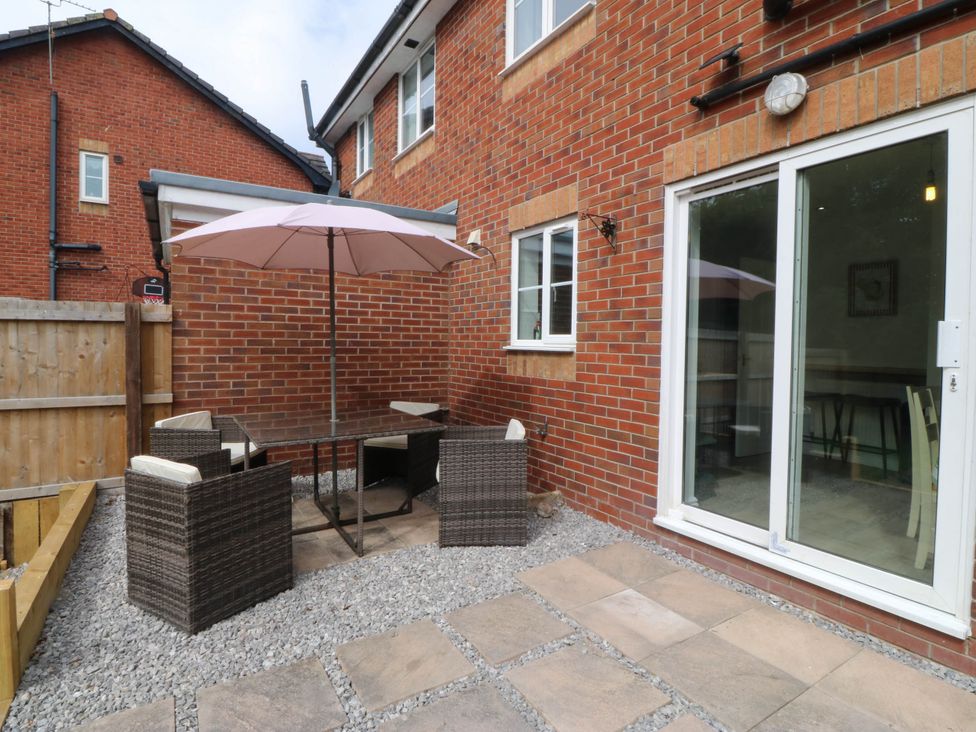 An outdoor area with a table and chairs at Meadow View in Kinmel Bay