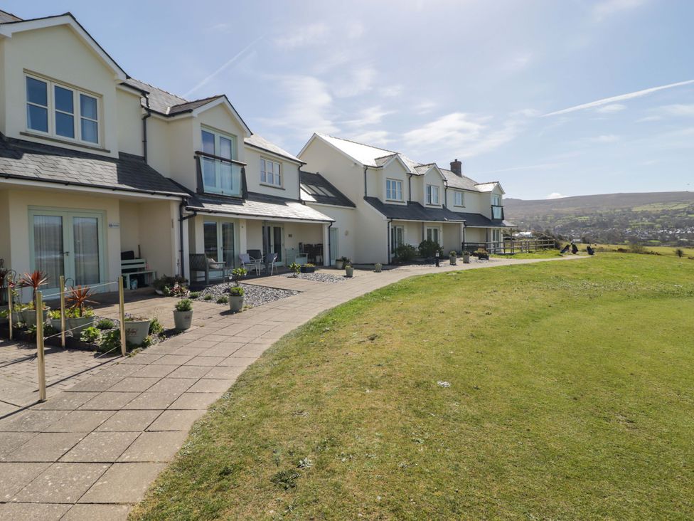 Houses with a pathway and garden at Ty Mor in Newport, Pembrokeshire