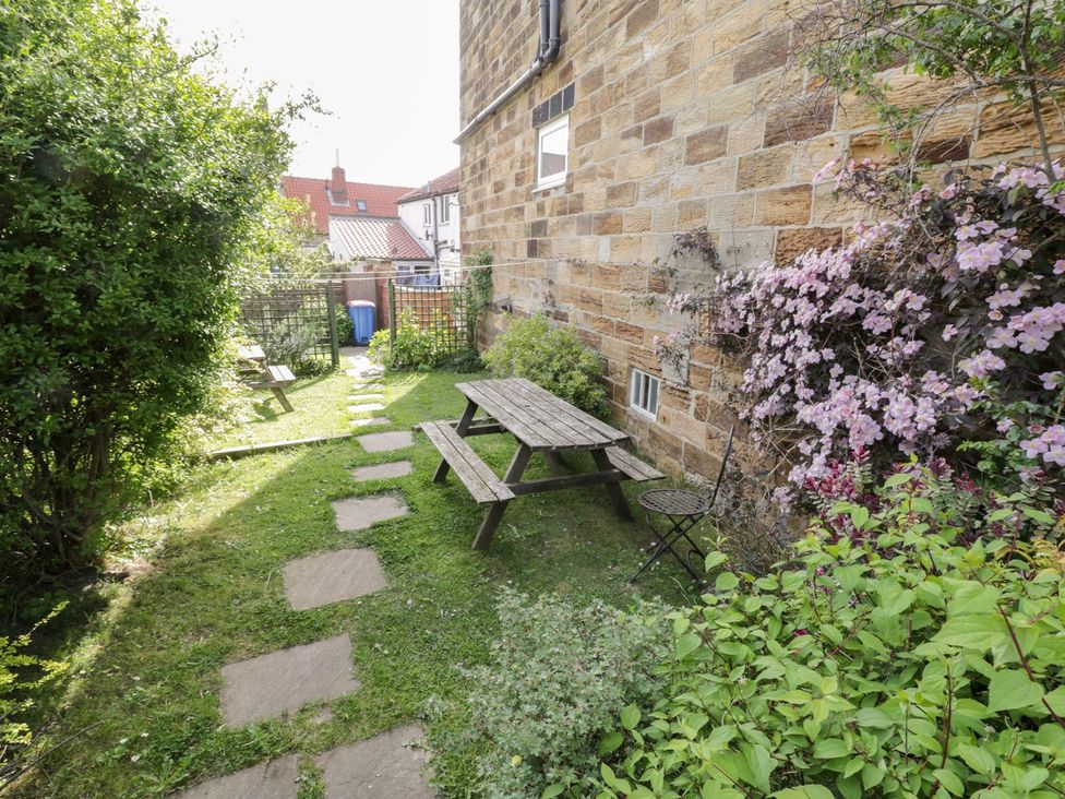 A garden with a table and chairs at Mulgrave House in Saltburn-by-the-Sea
