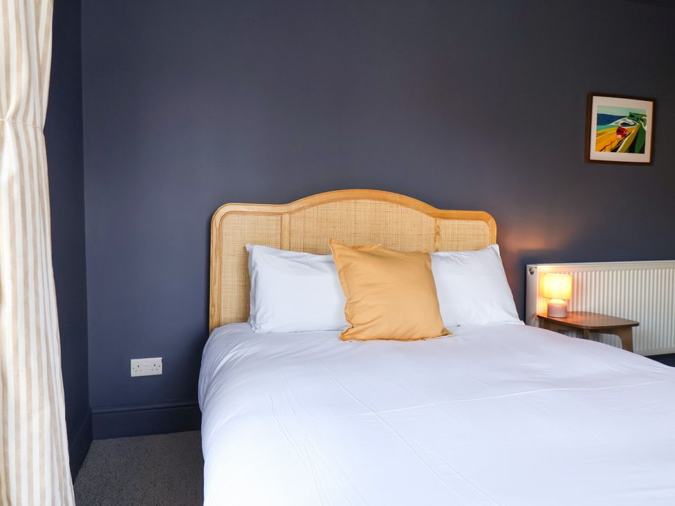 A bedroom with a bed and lamp at Mulgrave House in Hinderwell near Staithes