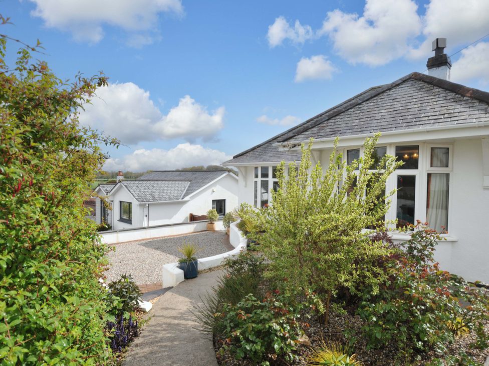 A house with a garden and pathway at Porthmeor in Wadebridge