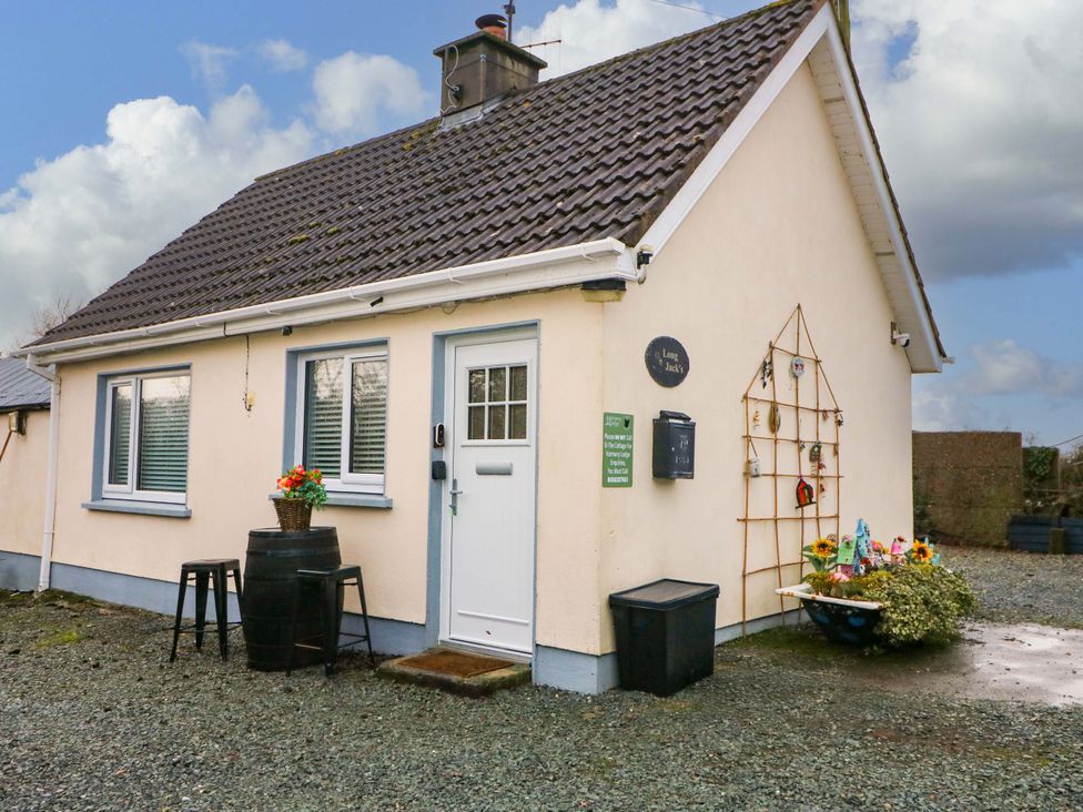 A house with a door and windows at Long Jack's in Ballygarrett, County Wexford