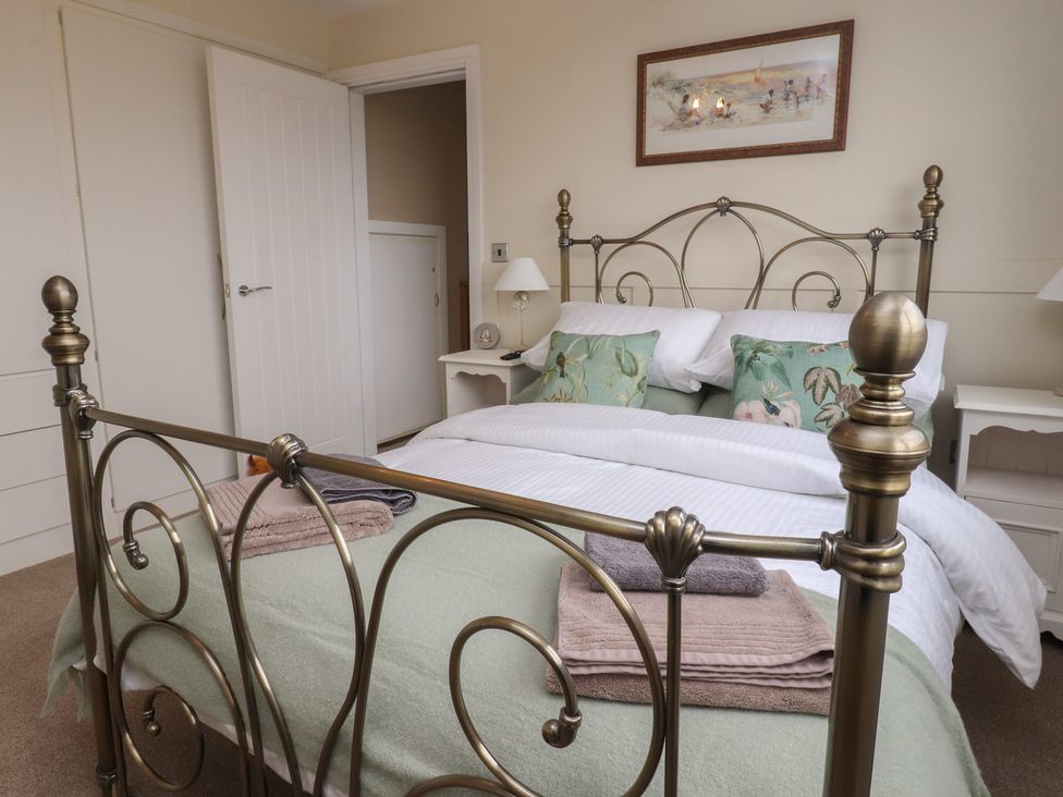 A bedroom with a bed and bedside lamps at Wardenlea in Preston