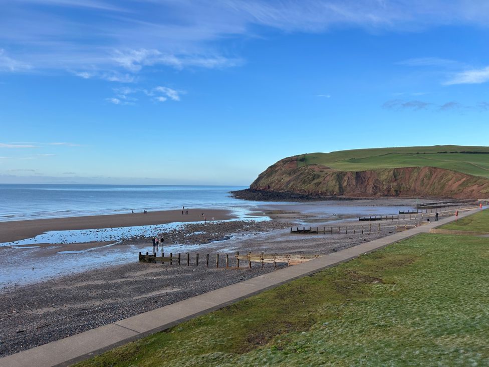 A beach with cliffs and water at Somerby St. Bees