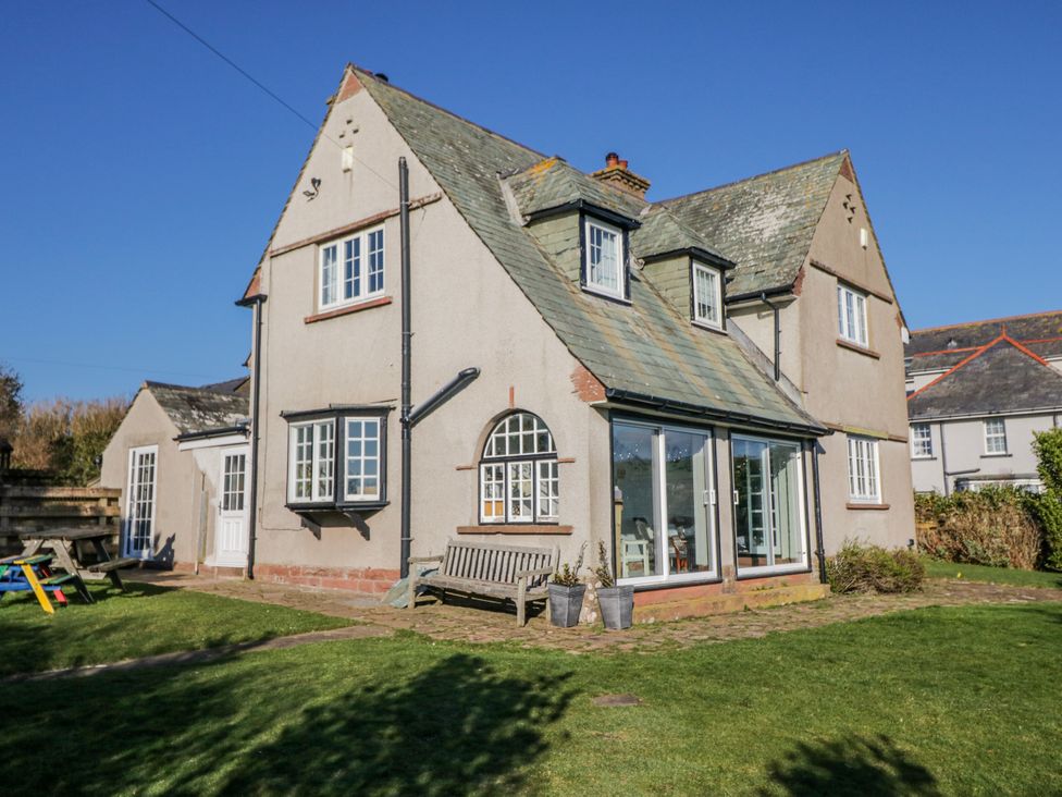 A house with a garden and bench at Somerby in St Bees