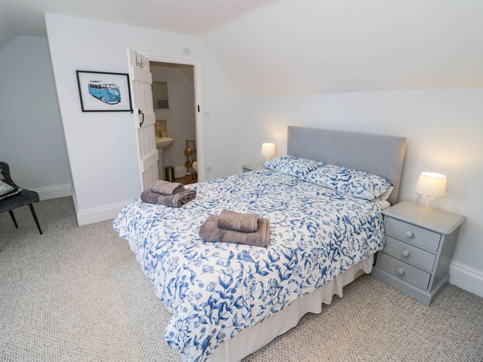A bedroom with a bed and nightstands at Underhill House Annex