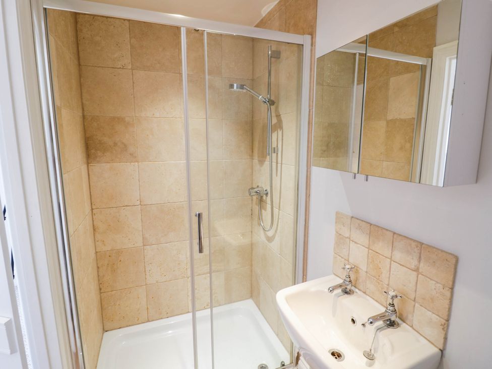 A bathroom with a shower and sink at Underhill House Annex