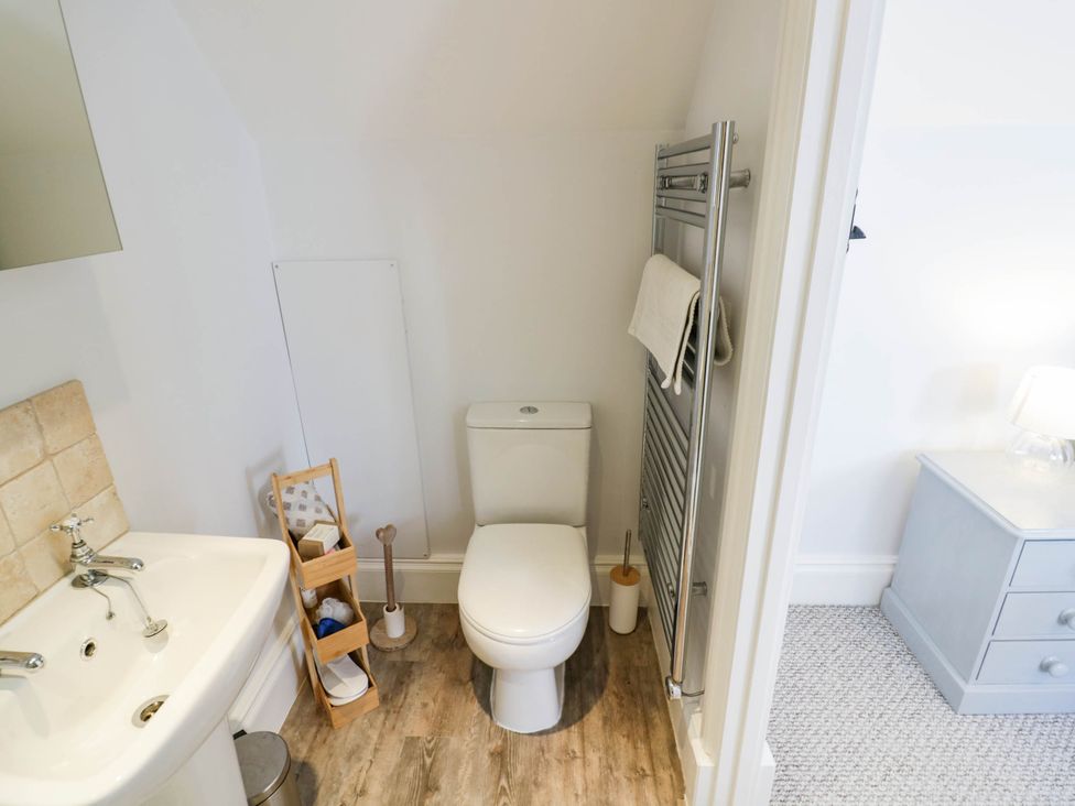 A bathroom with a sink and toilet at Underhill House Annex