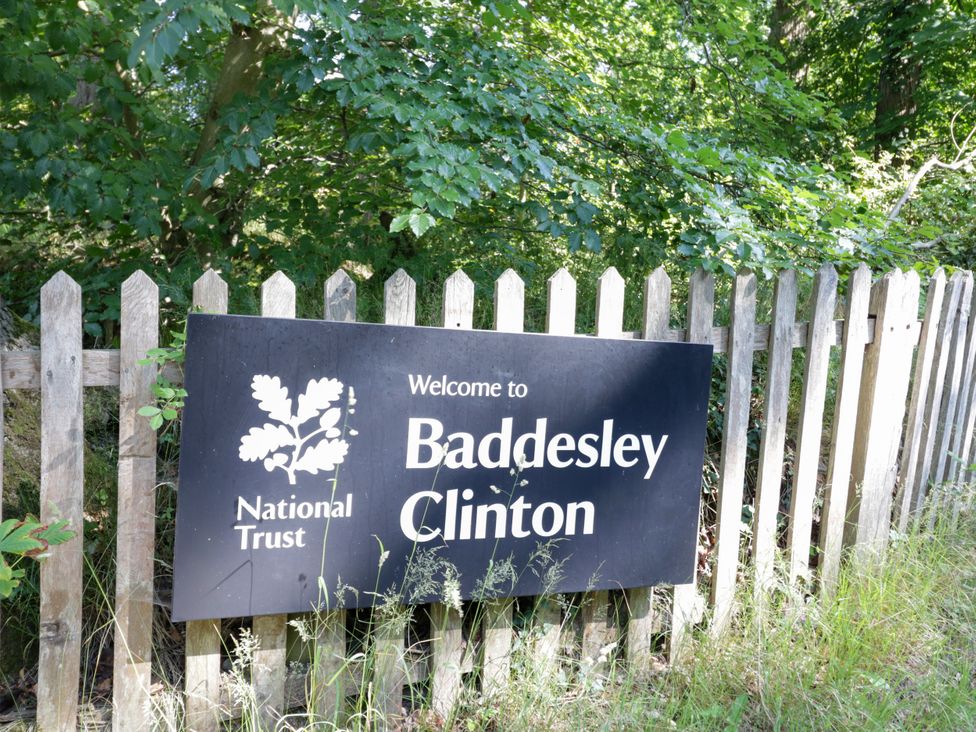 A sign welcoming visitors to Baddesley Clinton by the National Trust