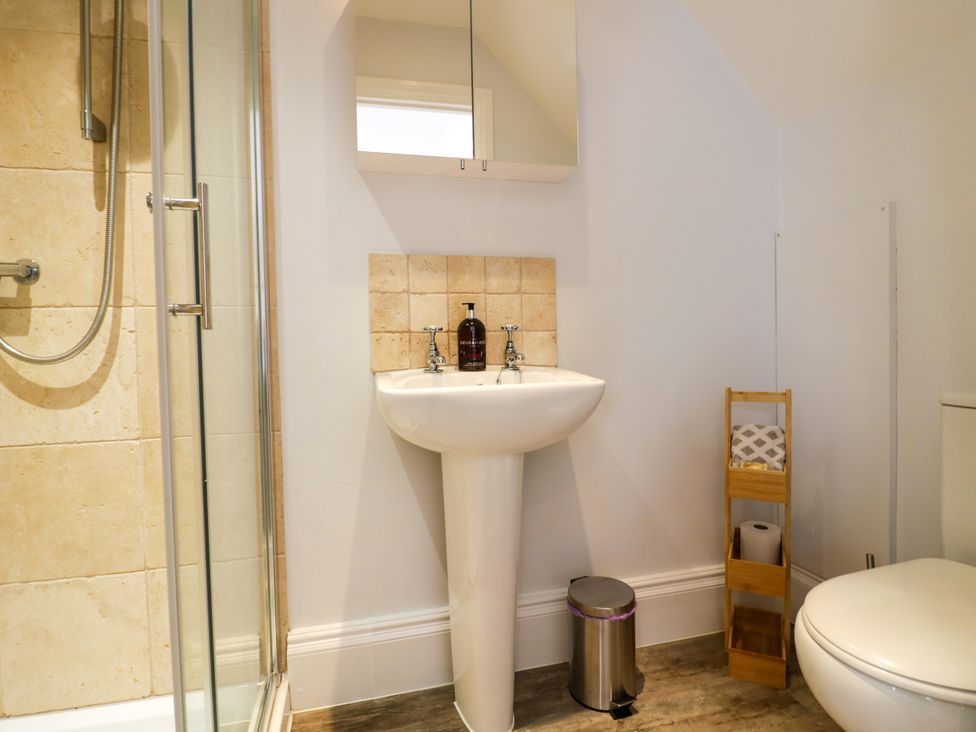 A bathroom with a sink, toilet, and shower at Underhill House Annex Stratford-Upon-Avon
