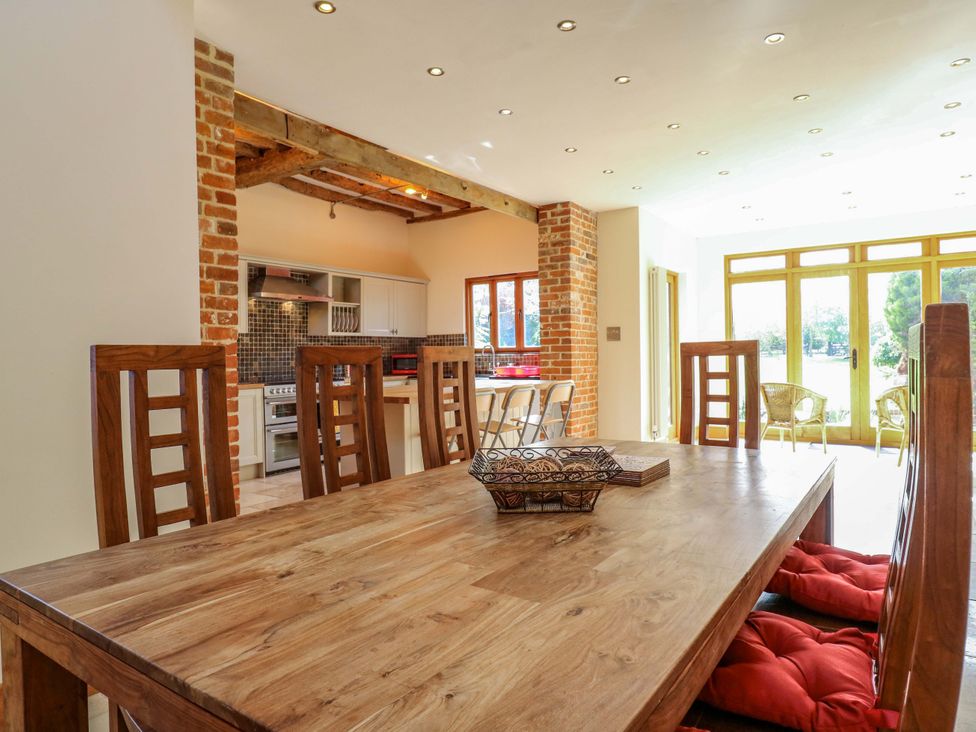 A dining room with a wooden table and chairs at Six Apples in Wethersfield near Finchingfield