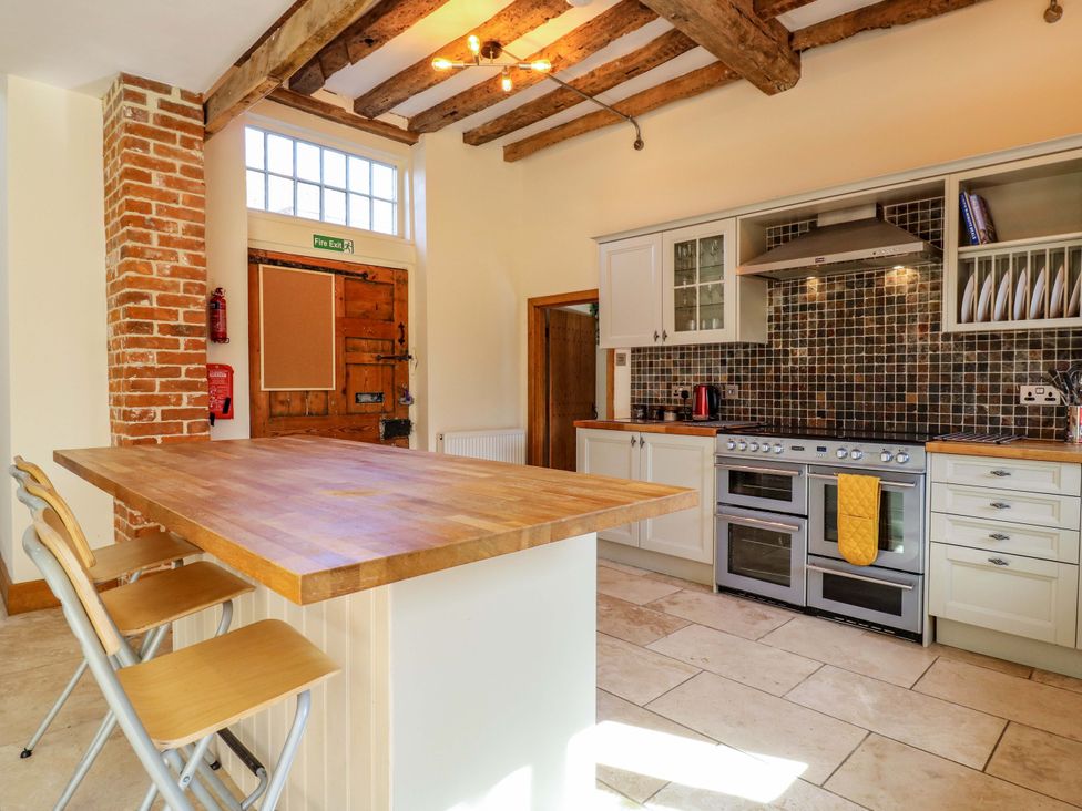 A kitchen with a countertop and appliances at Six Apples in Wethersfield near Finchingfield