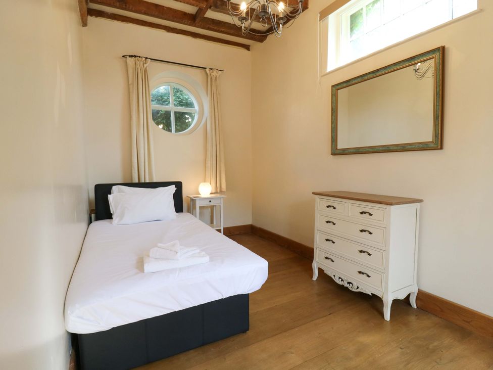 A bedroom with a single bed and a drawer unit at Six Apples in Wethersfield near Finchingfield