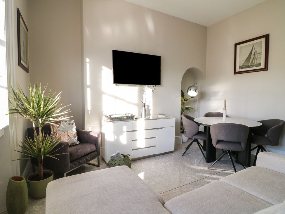 A living room with a tv and dining area at Unit 7 Apt 2 in Sheffield