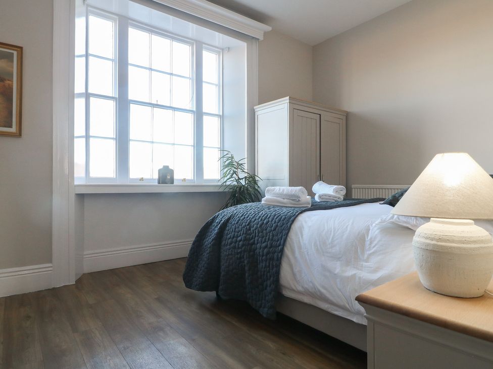 A bedroom with a bed and a wardrobe at Unit 7 Apt 3 Sheffield