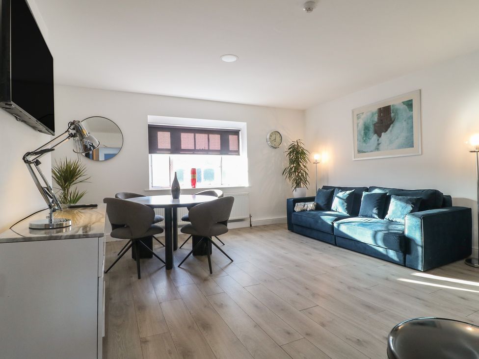 A living room with a sofa and dining table at Unit 7 Apt 6 (Delux) Sheffield