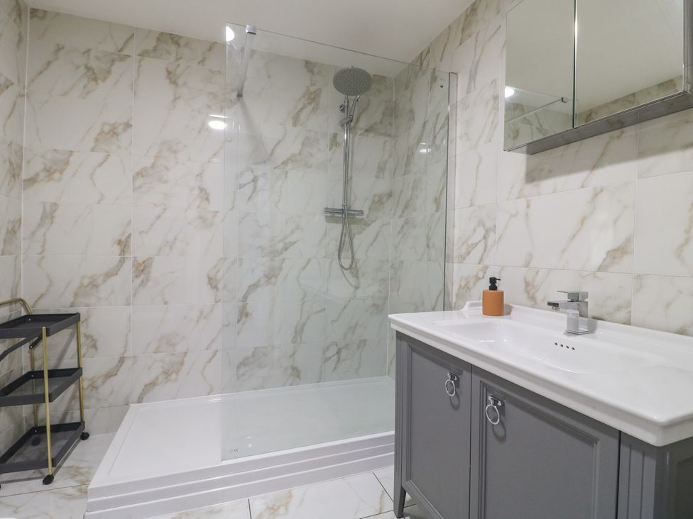 A bathroom with a shower and sink at Unit 7 Apt 6 (Delux) Sheffield