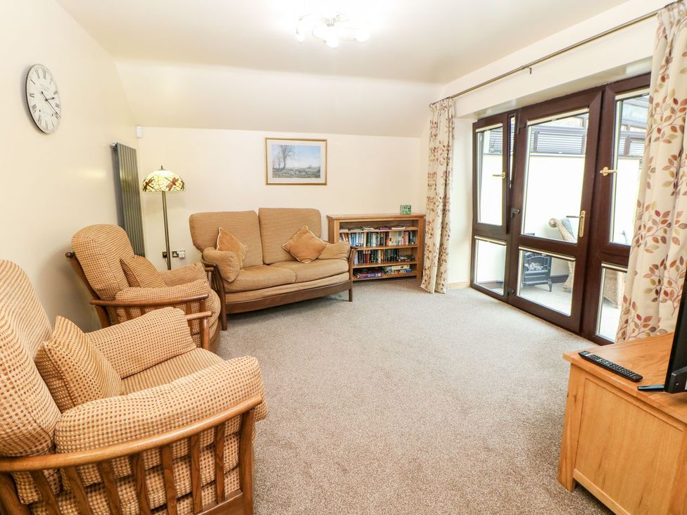 A living room with a sofa and armchairs at Millers Retreat Chesterfield