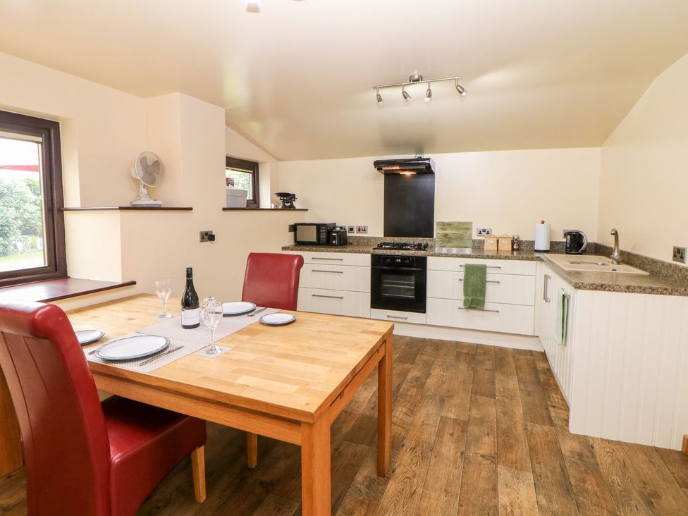 A kitchen with a dining table and chairs at Millers Retreat in Chesterfield