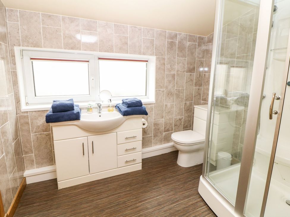 A bathroom with a sink and shower at Millers Retreat Chesterfield