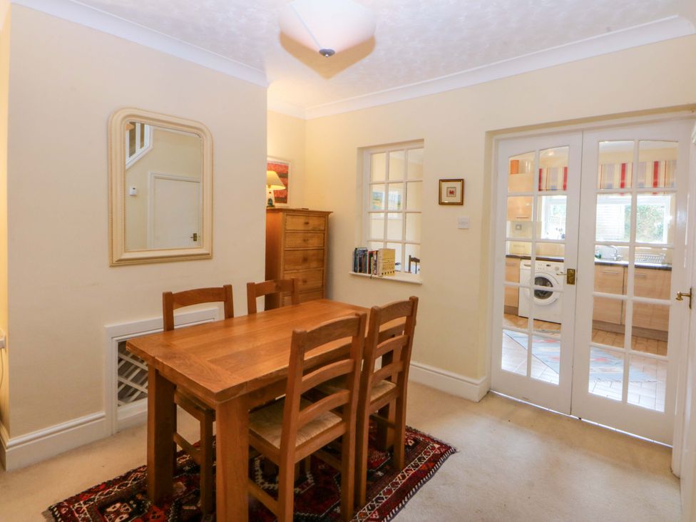 A dining room with a table and chairs at 15 Rose Hill in Beaumaris