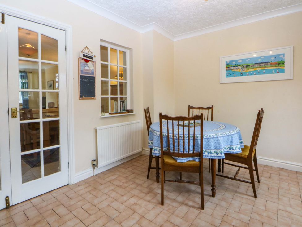 A dining room with a table and chairs at 15 Rose Hill Beaumaris