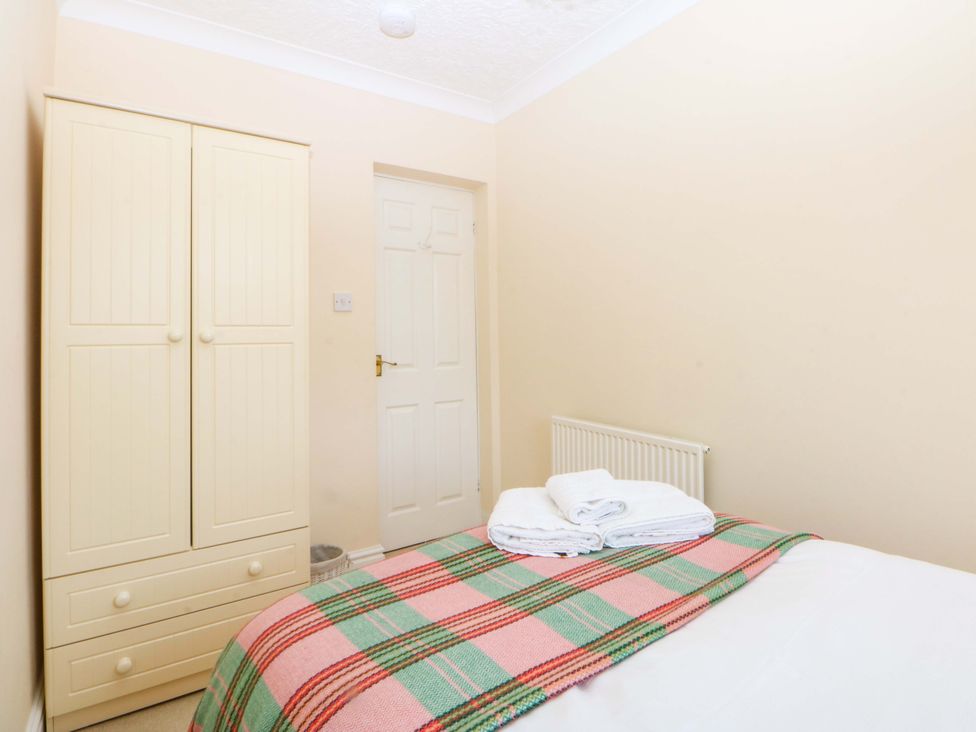 A bedroom with a bed and wardrobe at 15 Rose Hill Beaumaris