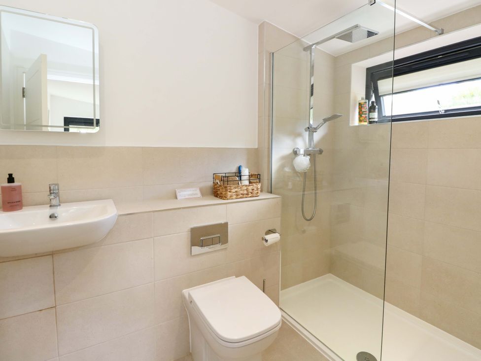 A bathroom with a shower, sink, and toilet at Strathview