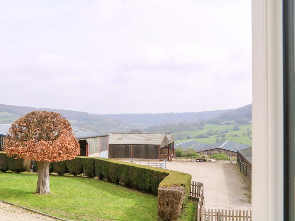 A view of a farm with a tree and buildings at Farm View Annex in Painswick