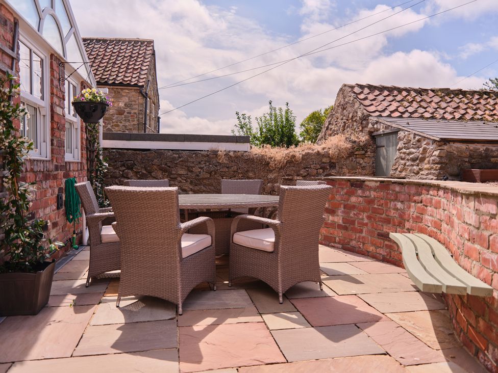 A garden with outdoor table and chairs at 27 West Green Heighington
