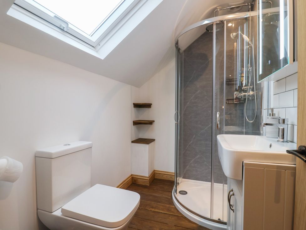 A bathroom with a shower, toilet and sink at Rose Cottage in Wellington