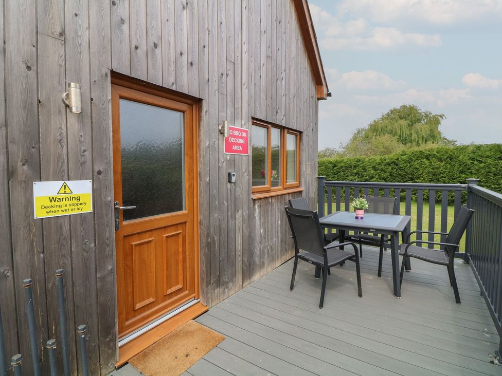 An outdoor area with a table and chairs at James Ville Marina Lodge 7 in Brigg