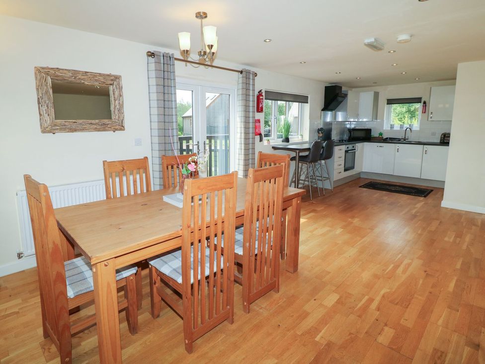 A dining room with a table and chairs at James Ville Marina Lodge 7 in Brigg